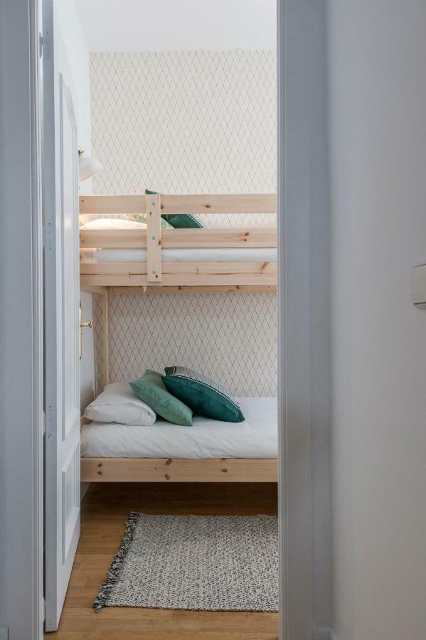 Guernica I Apartment Мадрид Екстериор снимка